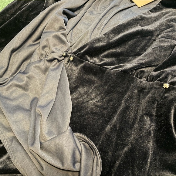 Kittenish Velvet Wrap Dress - Picture 8 of 16